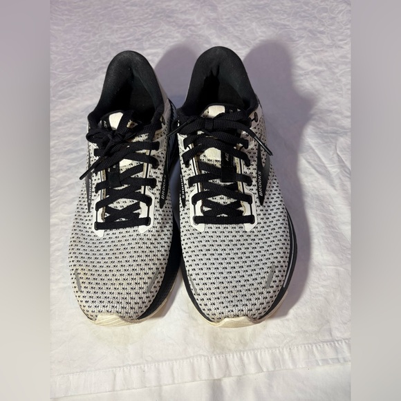 Brooks Adrenaline GTS 22 Women's Gray & Black Size 8 - Picture 1 of 9